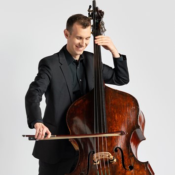 Alex Hanna bass (2021)