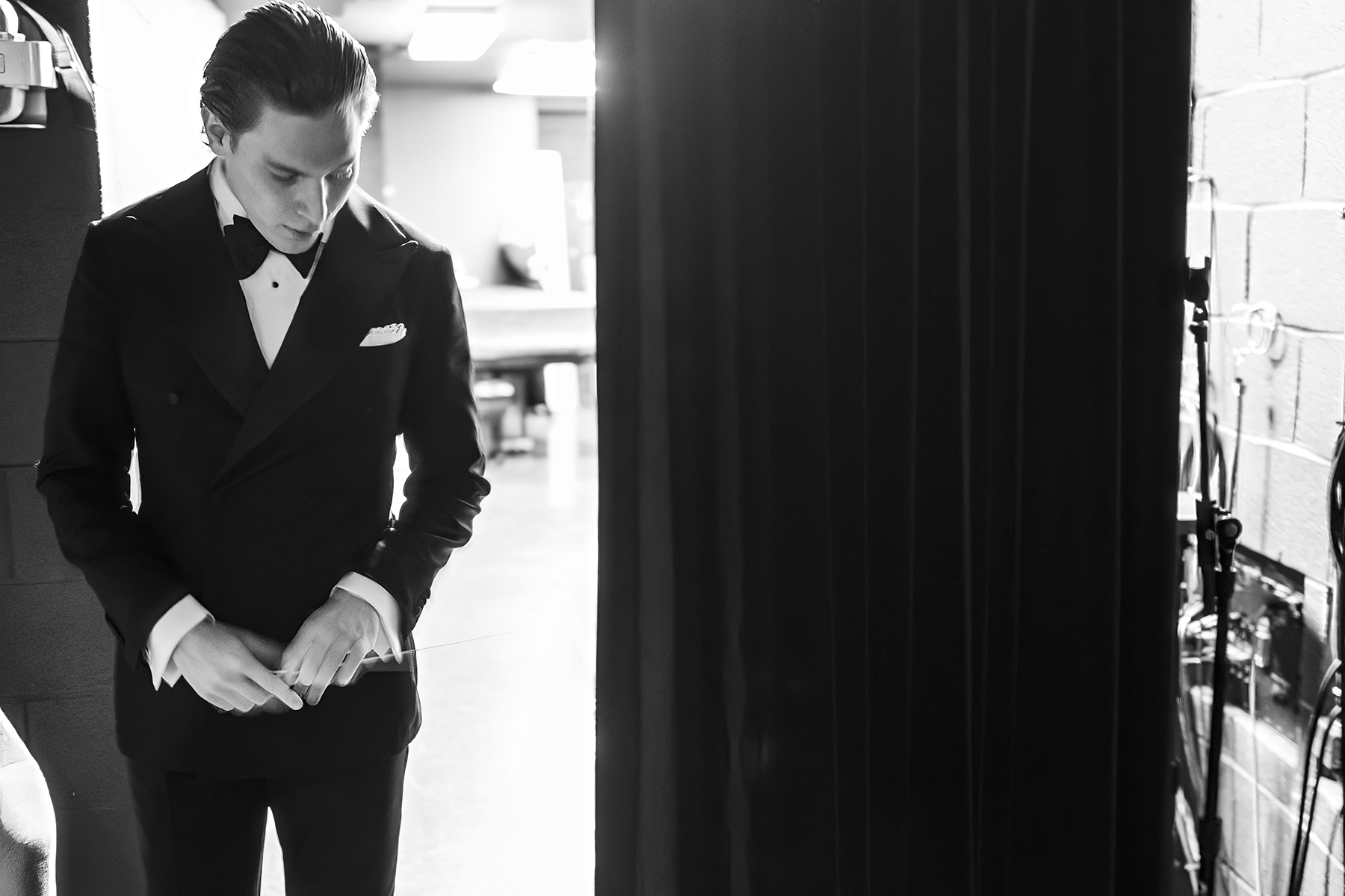 Klaus Mäkelä backstage at Symphony Center